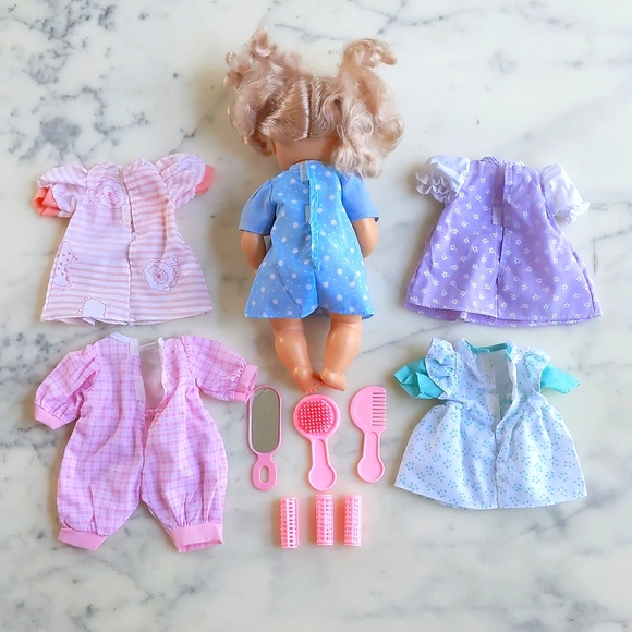 NWOT. Doll and Her Five Color Outfits and Hair Accessories Set. - Picture 2 of 5